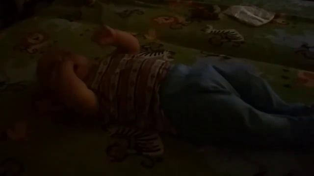 Сказки на ночь!Малыш сам себе рассказывает сказки! Малышу 4,5месяца!)))