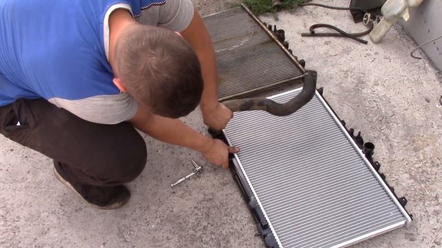 Замена радиатора Mitsubisi Carisma