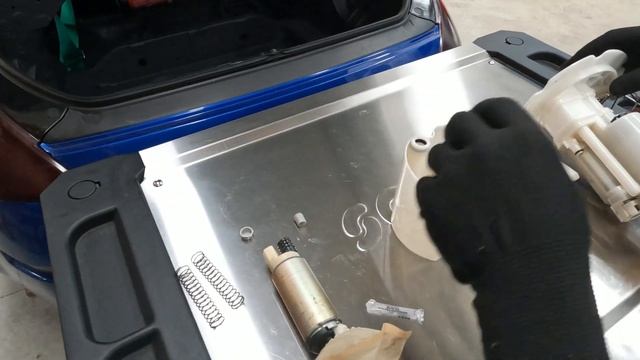 NISSAN 350Z DEATSCHWERKS FUEL PUMP DIY INSTALL [4K] смотреть онлайн
