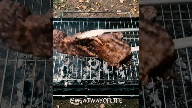 СТЕЙК ИЗ МРАМОРНОЙ ГОВЯДИНЫ НА ГРИЛЕ | ВКУСНО ПРОСТО БЫСТРО смотреть онлайн