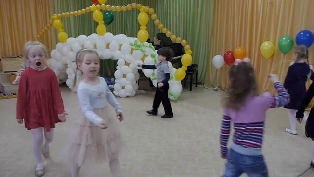 Музыкальное занятие на тему "Два жадных медвежонка" (по мотивам венгерской народной сказки) смотреть онлайн