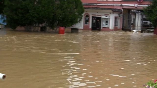 Самый красивый мост вчера и потоп сегодня -Керчь. МЧС на лодках спасает людей. смотреть онлайн