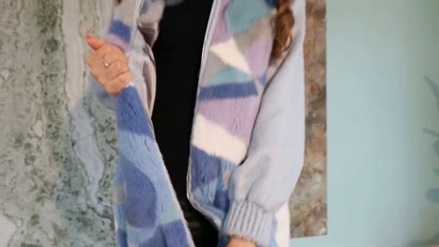 8. Бомбер из норки с геометрическим рисунком. смотреть онлайн