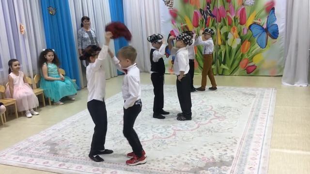 Веселый, шуточный танец "Хулиганы" мальчиков подготовительной группы. Детский сад №173 "Тополек" смотреть онлайн
