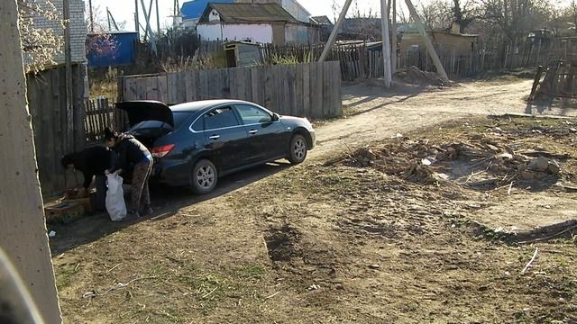 КУПИЛИ ДОМ В ДЕРЕВНЕ//Купили кур//Борюсь с травой//Деревенские будни смотреть онлайн