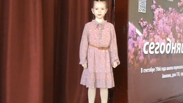 #страна читающая - Елизавета Логинова читает произведение С.А. Есенина "Заметает пурга белый путь.. смотреть онлайн