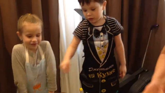 В гости приехали бабушка с дедушкой! Готовимся к пасхе! смотреть онлайн