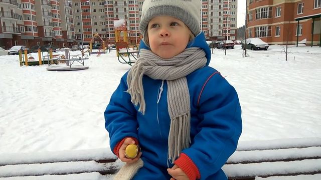 РАСКРЫВАЕМ ВСЕ ТАЙНЫ КИНДЕР СЮРПРИЗА! Или зачем зимой самокат? смотреть онлайн