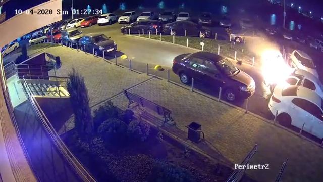 Горит автомобиль в ЖК "Южный Берег" смотреть онлайн