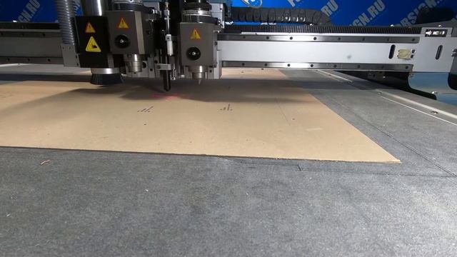 Ruizhou серия RZCRT5 – планшетный режущий плоттер: резка лекал из картона 2 мм смотреть онлайн