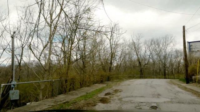Corinth: Eerie, rural town of Corinth Kentucky 99% white, no one in sight!! смотреть онлайн