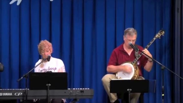 Betty Comora & Mike Evans Perform "Dinah" смотреть онлайн