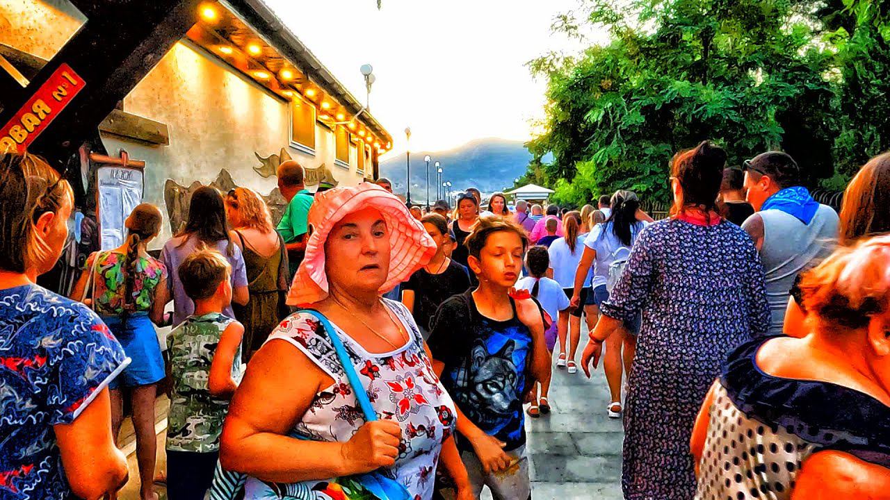 Крым СКРИПИТ по ШВАМ. Туристы МАССОВО едут на ОТДЫХ. Судак переполнен. Реальная ОБСТАНОВКА в Крыму. смотреть онлайн