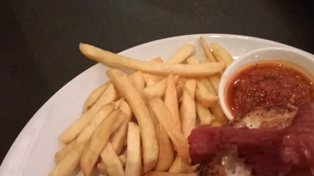 HOW MANY BURGERS CAN ONE EAT??FIND OUT ON BURGER WEEK смотреть онлайн