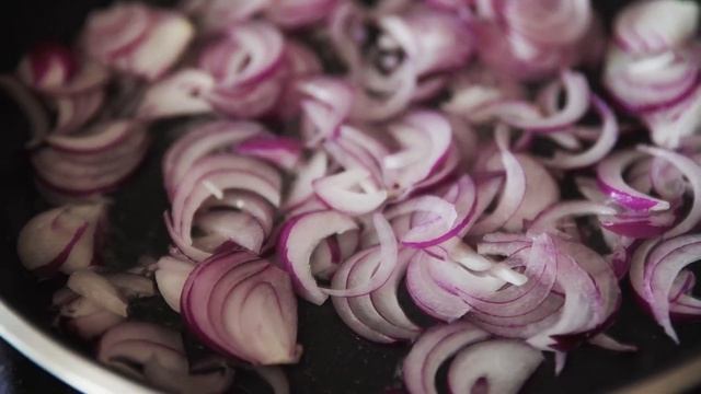 Сытная закуска с пикантным соусом. Как приготовить гирос | Рецепты Food.ru смотреть онлайн