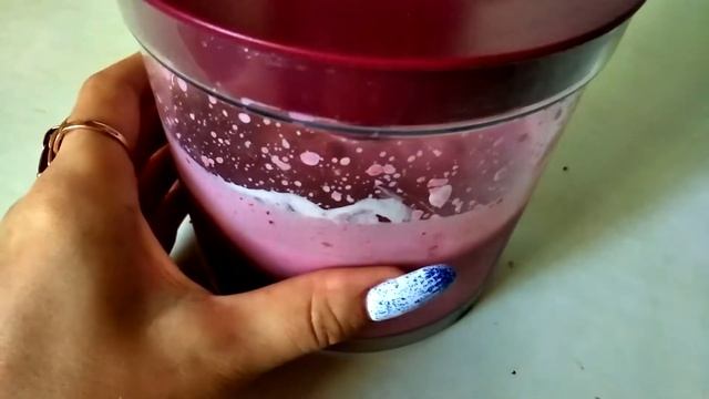 ТРИ РЕЦЕПТА ЛЕТНИХ КОКТЕЙЛЕЙ С МОРОЖЕНЫМ / АЙС-КОФЕ, КЛУБНИЧНЫЙ СМУЗИ, БАНАНОВО-ШОКОЛАДНЫЙ СМУЗИ смотреть онлайн