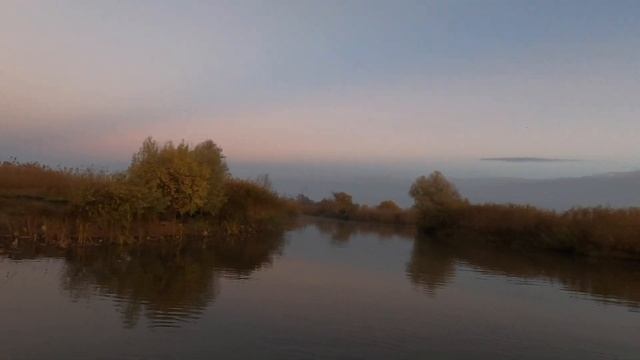 Рыбалка в Астрахани осенью! ТБ Золотой ЛОТОС. Плюсы и минусы!! смотреть онлайн