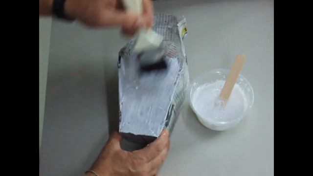 DIY easy to make flower vase. Cardboard and white cement. смотреть онлайн