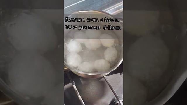 АКТУАЛЬНО! варим ЯЙЦА БЕЗ ТРЕЩИН,и ЛЕГКО ЧИСТИМ!Солить не нужно! смотреть онлайн