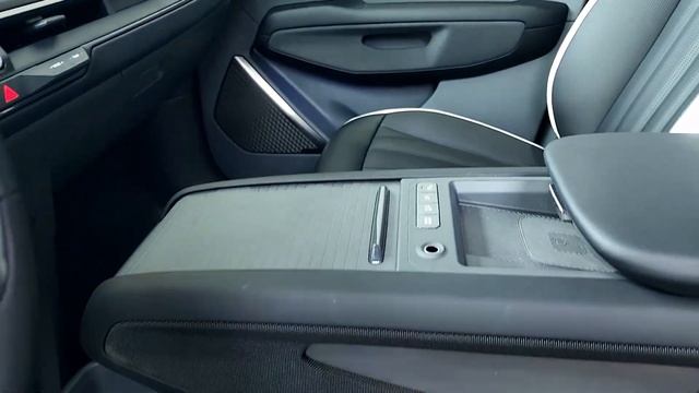 Is the 2024 Kia EV9 GT-Line the best 3 row all electric SUV? Detailed features and walkaround. смотреть онлайн
