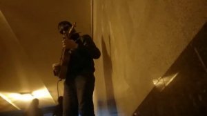 Усилитель Roland Mobile AC и укулеле Enya в подземном переходе - 2