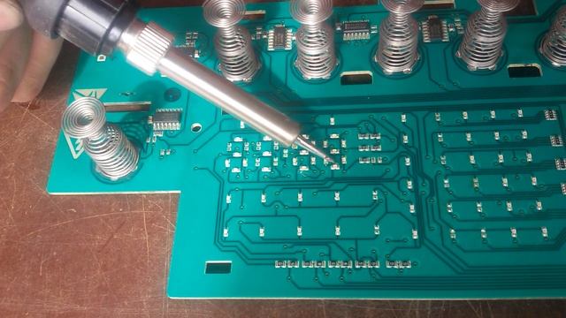 ПАЙКА МАЛЕНЬКИХ LED 2x1.2mm (0805) Урок пайки:) смотреть онлайн