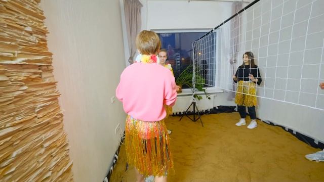 СДЕЛАЛИ НАСТОЯЩИЙ ПЛЯЖ У СЕБЯ ДОМА! смотреть онлайн