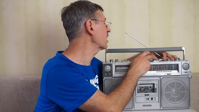 Sanyo M 9975K. Блеск и пустота магнитолок смотреть онлайн