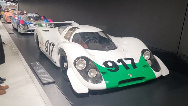 Музей Порше в Штутгарте, Porsche Museum in Stuttgart смотреть онлайн