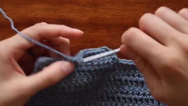 DIY Crochet Top — Halter Crop Top Tutorial смотреть онлайн