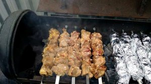 сочный шашлык на мангале из газового баллона