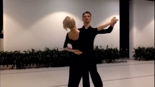 Dmitriy Zharkov Olga Kulikova - quickstep смотреть онлайн