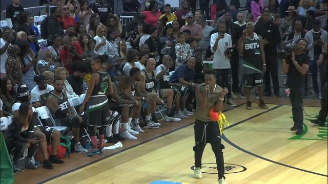 Desiigner Performs “Timmy Turner” in the Crowd at BETX Celebrity Basketball Game Presented By Sprit смотреть онлайн
