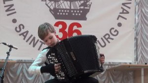 Ой да ты, калинушка (Русская народная песня). Играет Матвей Ларов.