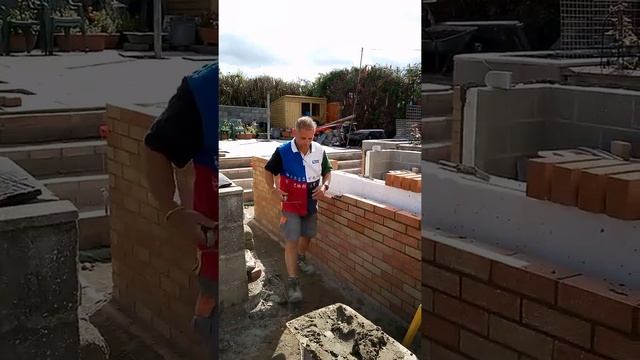 Brickies working смотреть онлайн