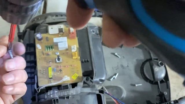 Как разобрать пылесос Samsung sc8836 (не включается) смотреть онлайн