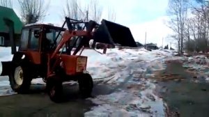 Погрузчик на Т-25 в работе