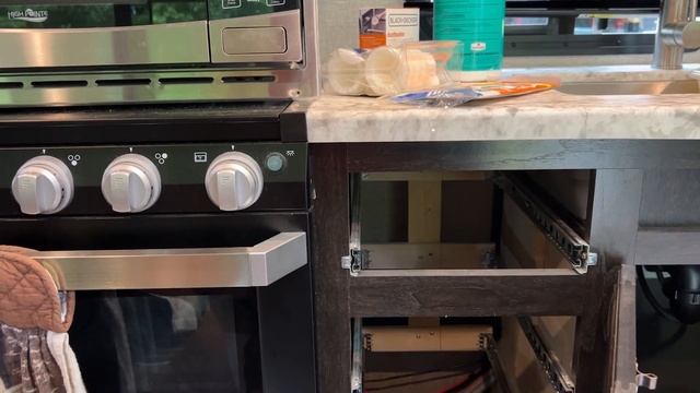 RV Solar Install in 4 Days смотреть онлайн