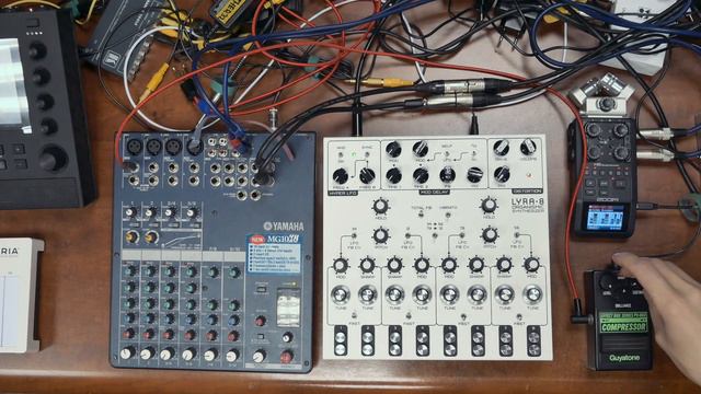 Soma Lyra-8 with Guyatone PS-003 смотреть онлайн