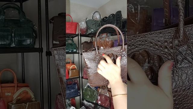 Обзор сумок из крокодила?Новые модели с производства?Заказать можно через WhatsApp +66638390753 смотреть онлайн