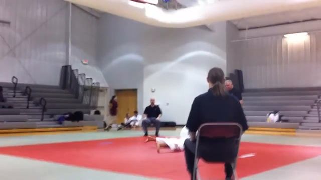 1/21/12 90kg Round 3 Yellow Hill Judo Karl Vs Deigo смотреть онлайн