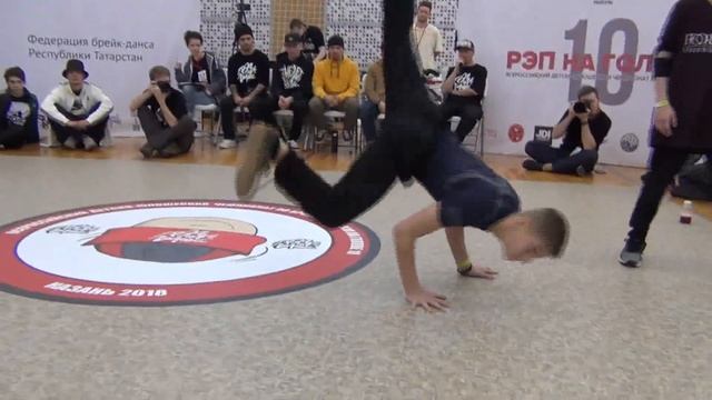 04 White Diamond Хвалынск и Паук Ижевск, «Kids Pro», четвертьфинал, Рэп на голове, Казань 15 16 12 смотреть онлайн