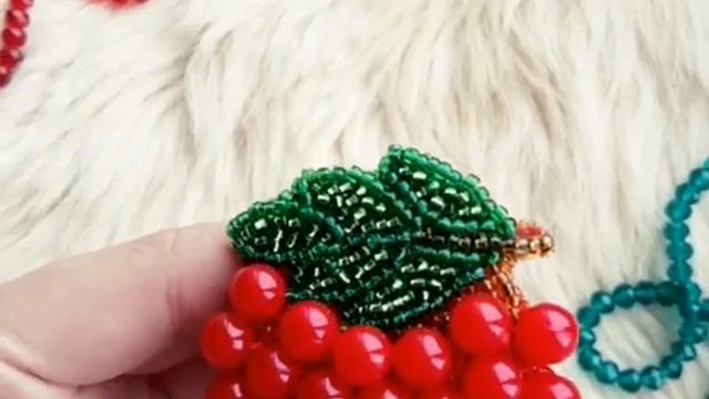 Брошка з бісеру калина/ брошь из бисера ручной работы рябина смотреть онлайн