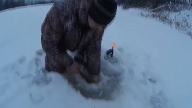 ЗИМНЯЯ РЫБАЛКА 2017 ЩУКА НА ЖЕРЛИЦЫ Трофей по первому льду winter fishing 2016 смотреть онлайн