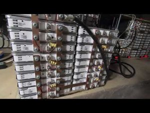 Аккумулятор для солнечной электростанции из электромобиля Nissan leaf