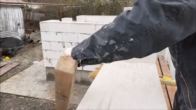 Стена из газоблока.16 17день. Фуганок по газоблоку )). Стройка остановилась((.