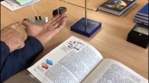 Обнаружение магнитного поля по его действию на электрический ток. Правило левой руки.