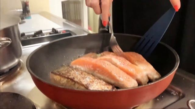 Капустное пюре с лососем. Полноценный безуглеводный ужин за 10 минут