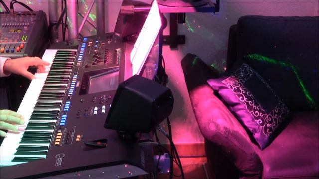 Dancing Queen ( Abba ) Cover on Genos смотреть онлайн