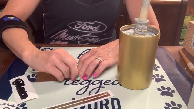 Super easy can/bottle koozie tumbler. Only 2 coats of epoxy. Mica powder, tack-it method. смотреть онлайн